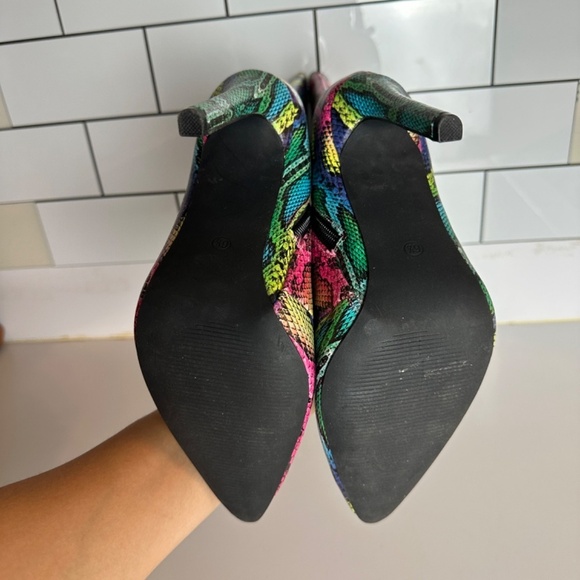 Reel It In Rainbow Snake Print Stiletto Calf Booties Women Size 6.5 - Picture 6 of 7